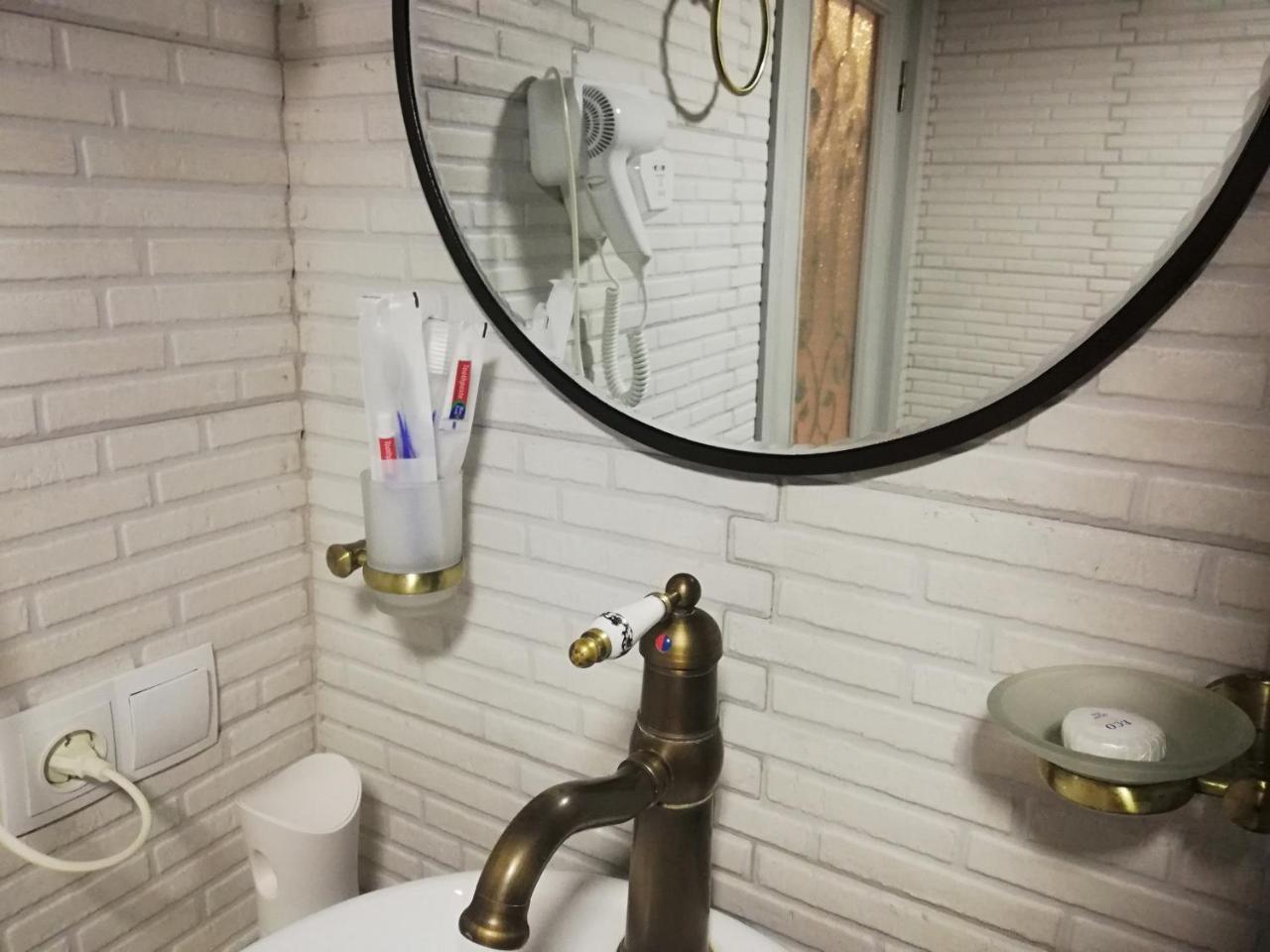 Apartament On Aghmashenebeli 26 ティビリシ エクステリア 写真